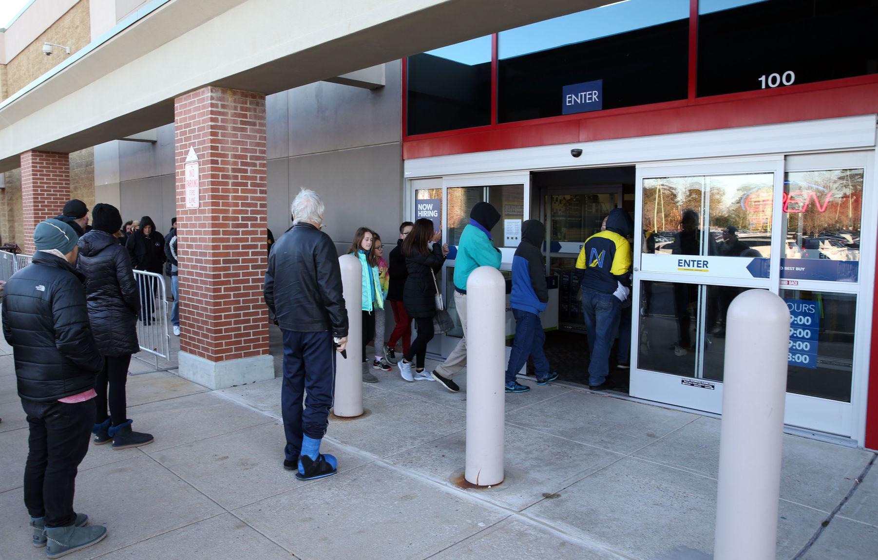 112418_nws_blackfriday (16)